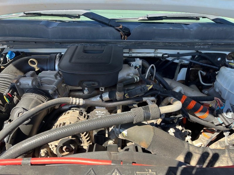 Chevrolet Silverado 2500HD Vehicle Full-screen Gallery Image 12