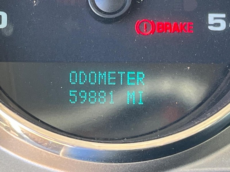 Chevrolet Silverado 2500HD Vehicle Full-screen Gallery Image 14