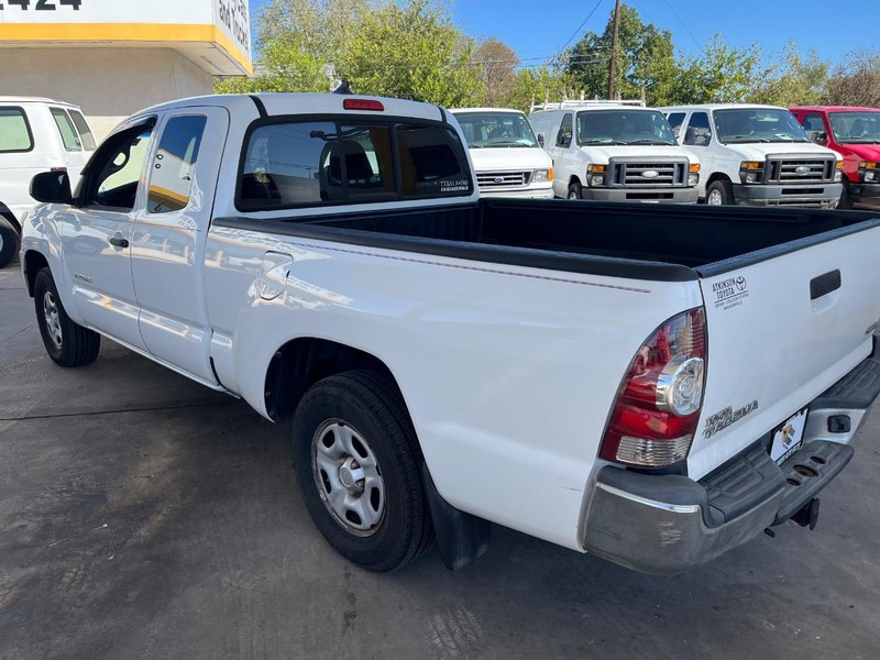 Toyota Tacoma Vehicle Image 04