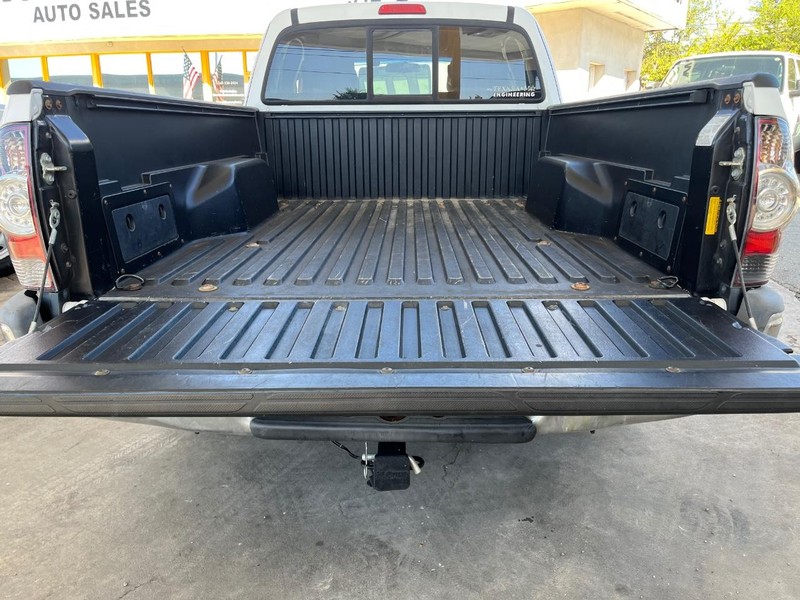 Toyota Tacoma Vehicle Image 05