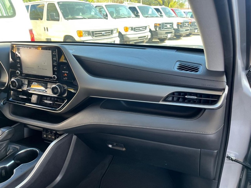 Toyota Highlander Vehicle Image 10