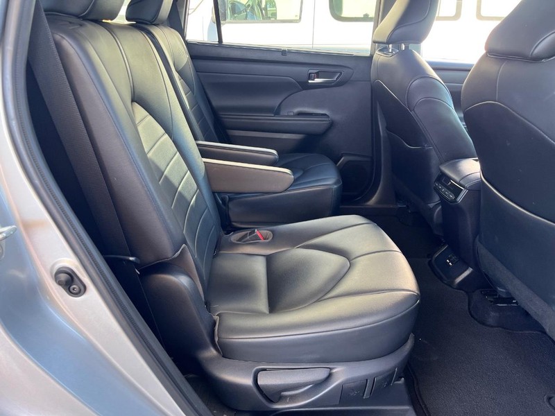 Toyota Highlander Vehicle Image 12