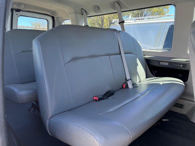 Ford Econoline Wagon Vehicle Image 09