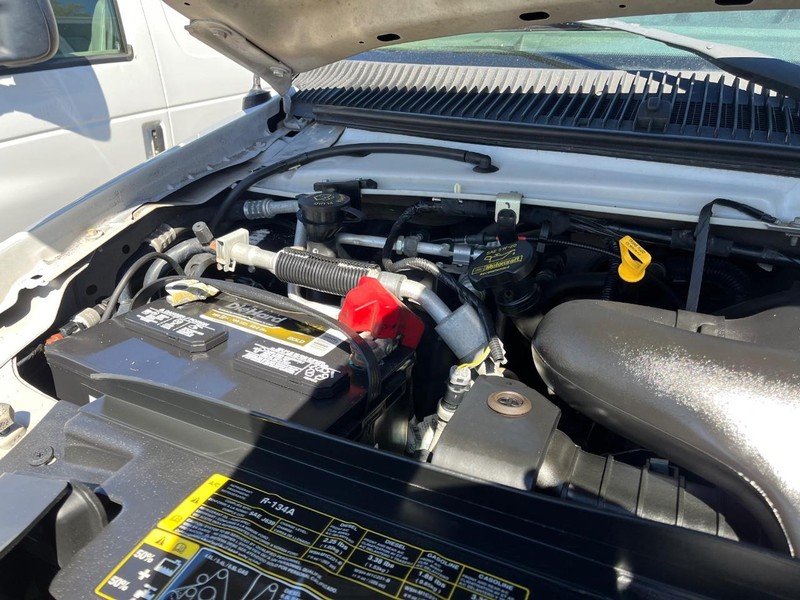 Ford Econoline Wagon Vehicle Image 14