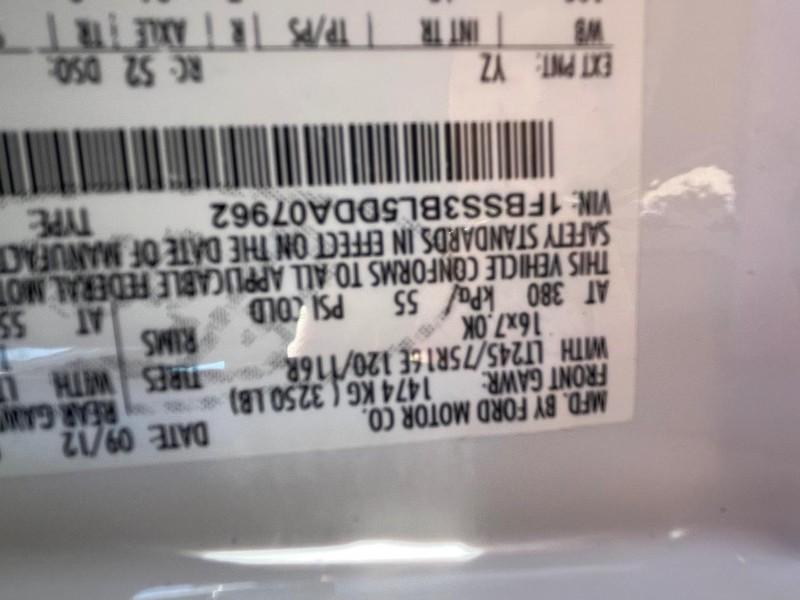 Ford Econoline Wagon Vehicle Image 18