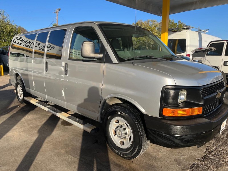 Chevrolet Express Passenger Vehicle Image 03