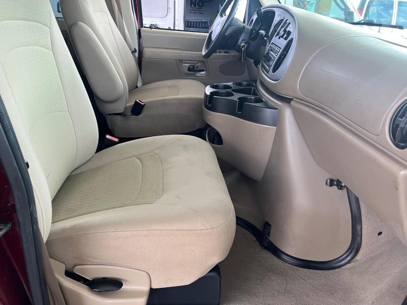 Ford Econoline Wagon Vehicle Image 09