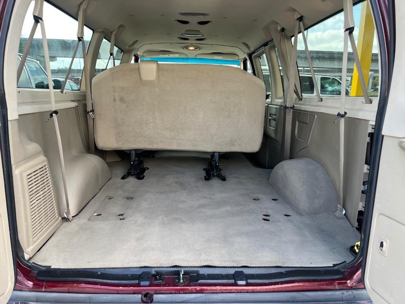 Ford Econoline Wagon Vehicle Image 11