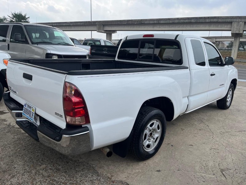 Toyota Tacoma Vehicle Image 08