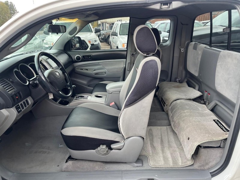 Toyota Tacoma Vehicle Image 10