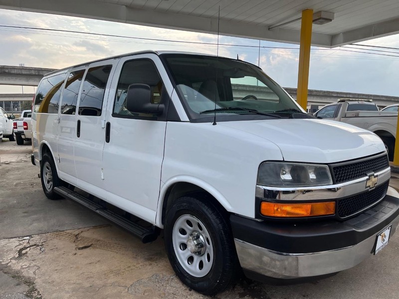 Chevrolet Express Passenger Vehicle Full-screen Gallery Image 03