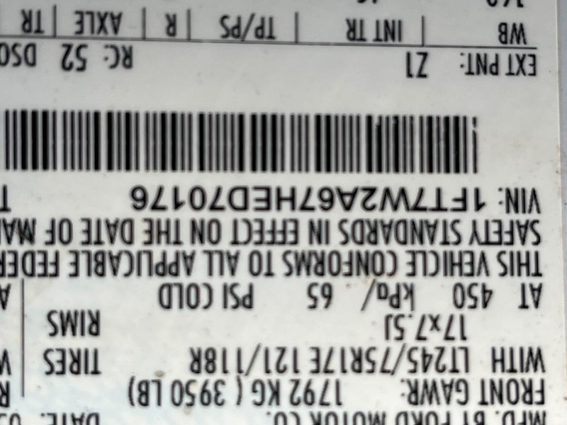 Ford Super Duty F-250 SRW Vehicle Full-screen Gallery Image 09