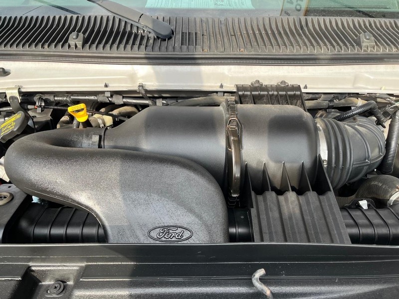 Ford Econoline Cargo Van Vehicle Full-screen Gallery Image 09