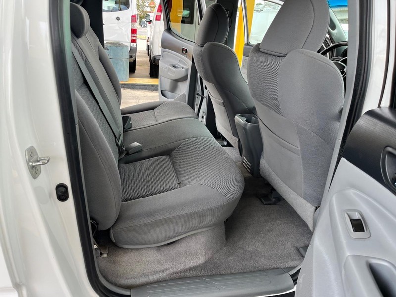 Toyota Tacoma Vehicle Image 10