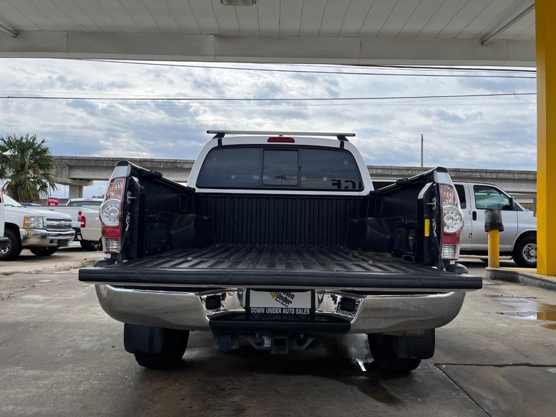 Toyota Tacoma Vehicle Image 11