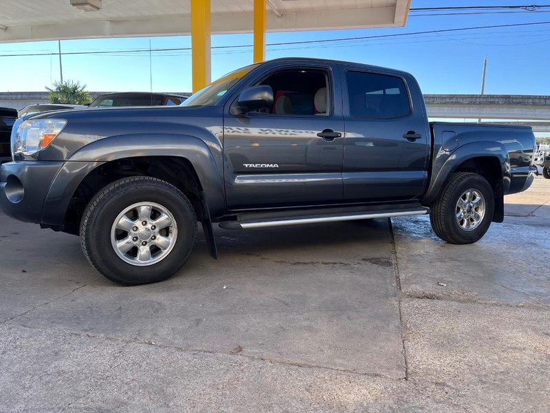 Toyota Tacoma Vehicle Image 03