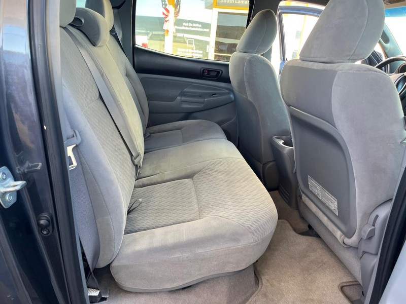 Toyota Tacoma Vehicle Image 09