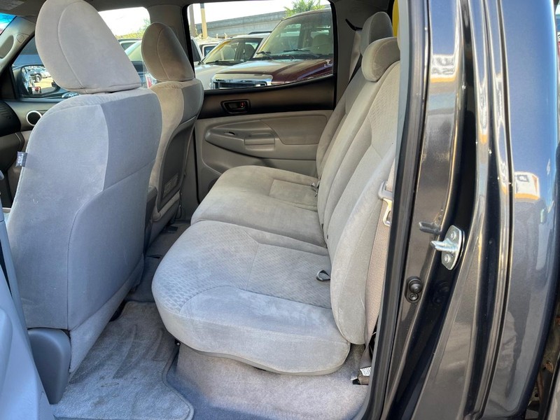 Toyota Tacoma Vehicle Image 10