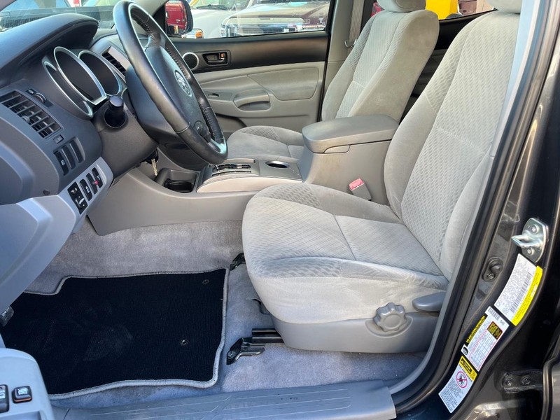 Toyota Tacoma Vehicle Image 11