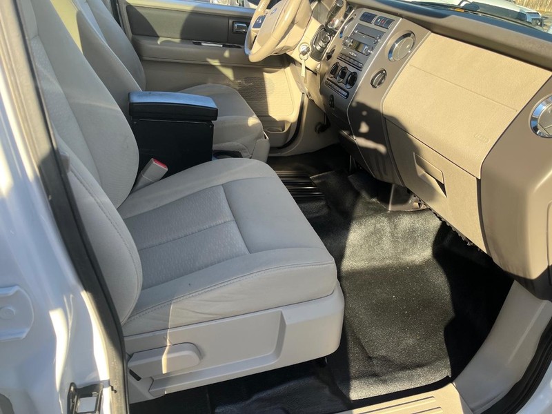 Ford Expedition Vehicle Image 09