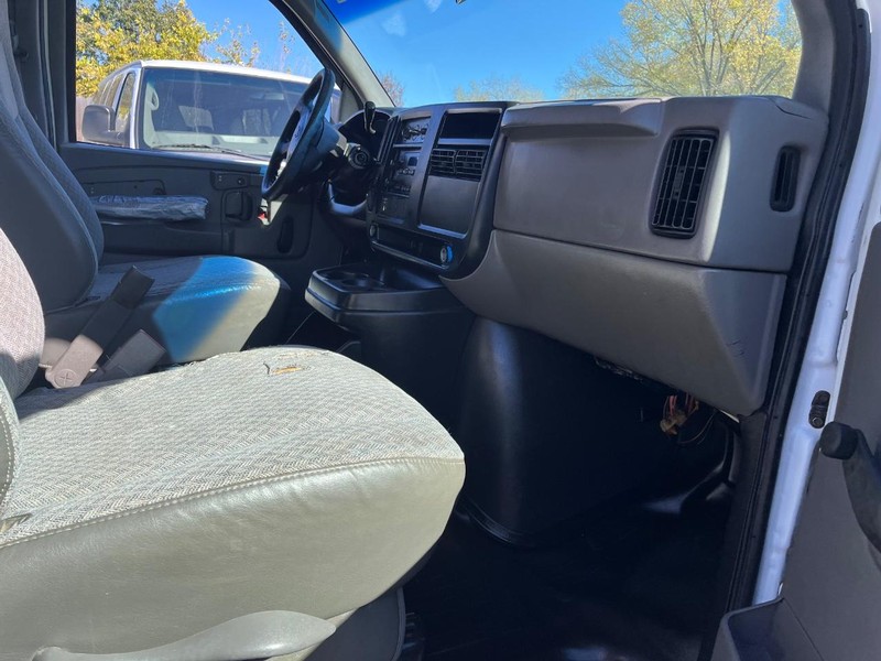 Chevrolet Express Cargo Van Vehicle Image 10