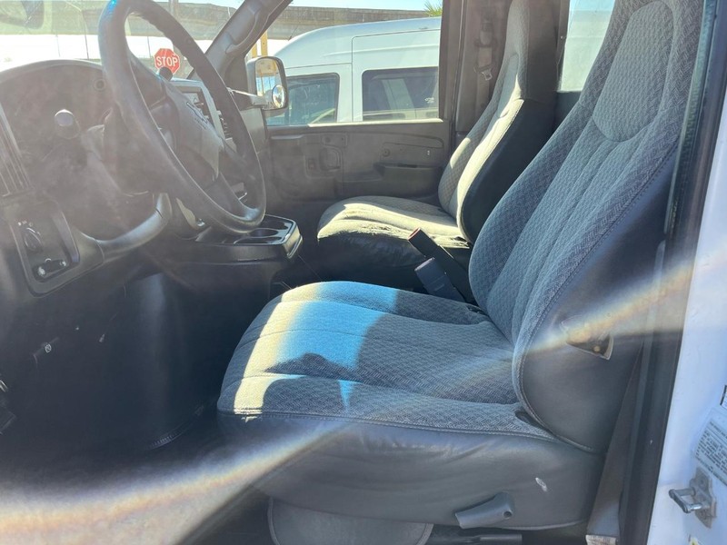 Chevrolet Express Cargo Van Vehicle Image 12