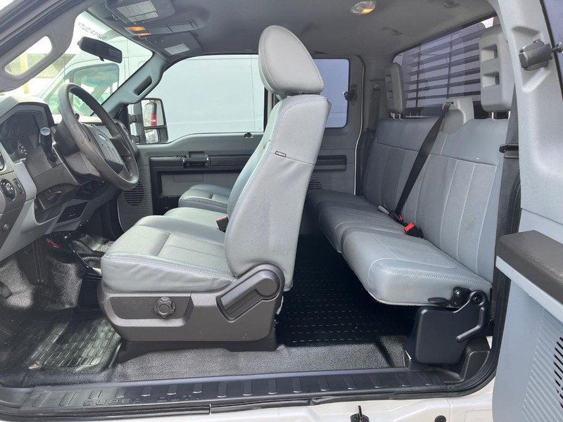 Ford Super Duty F-250 SRW Vehicle Image 08