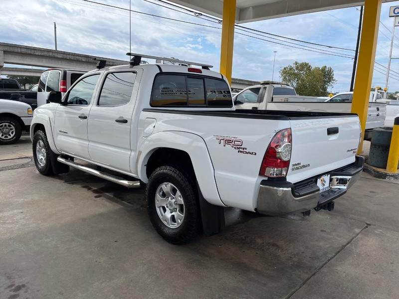 Toyota Tacoma Vehicle Image 04