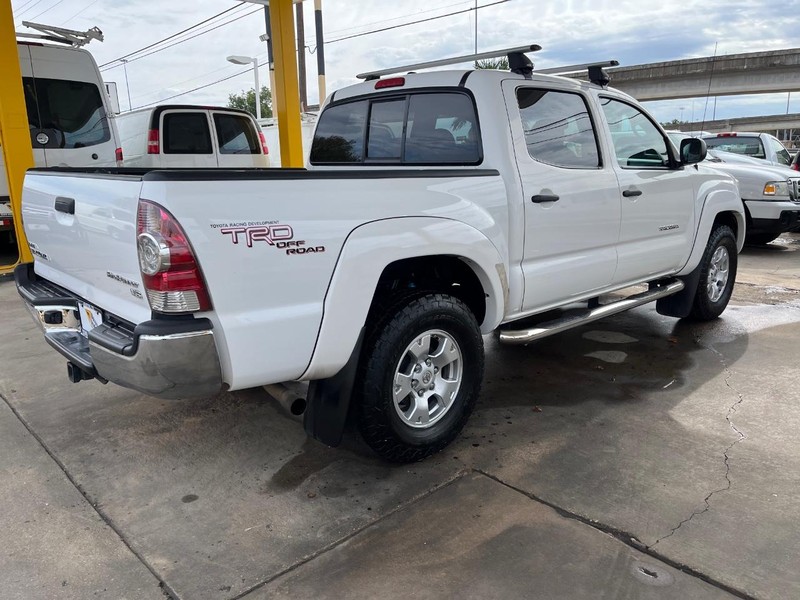 Toyota Tacoma Vehicle Image 06