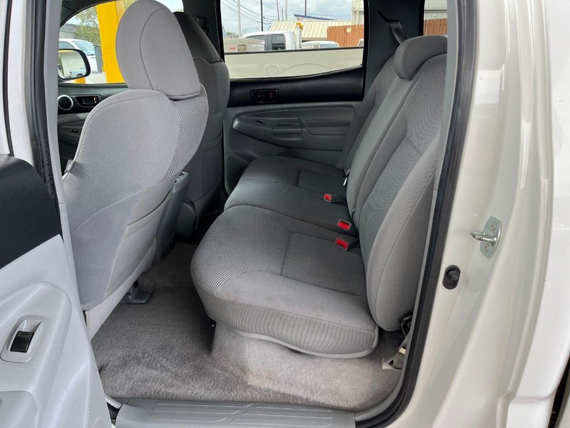 Toyota Tacoma Vehicle Image 08