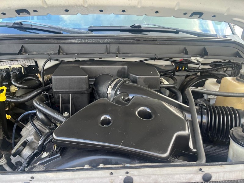 Ford Super Duty F-250 SRW Vehicle Image 05