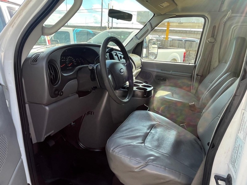 Ford Econoline Cargo Van Vehicle Image 06