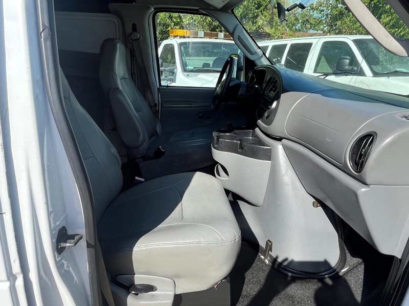 Ford Econoline Cargo Van Vehicle Image 07
