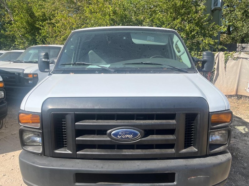 Ford Econoline Cargo Van Vehicle Image 02