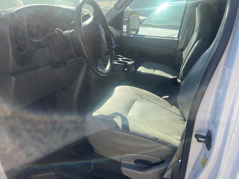 Ford Econoline Cargo Van Vehicle Image 05