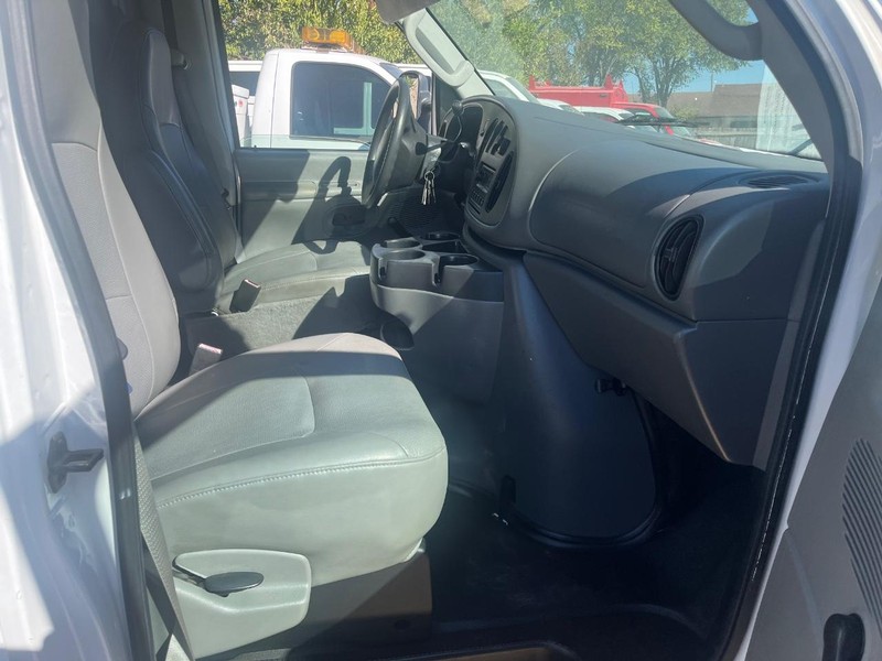 Ford Econoline Cargo Van Vehicle Image 06