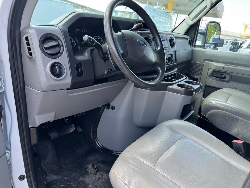 Ford Econoline Cargo Van Vehicle Image 05