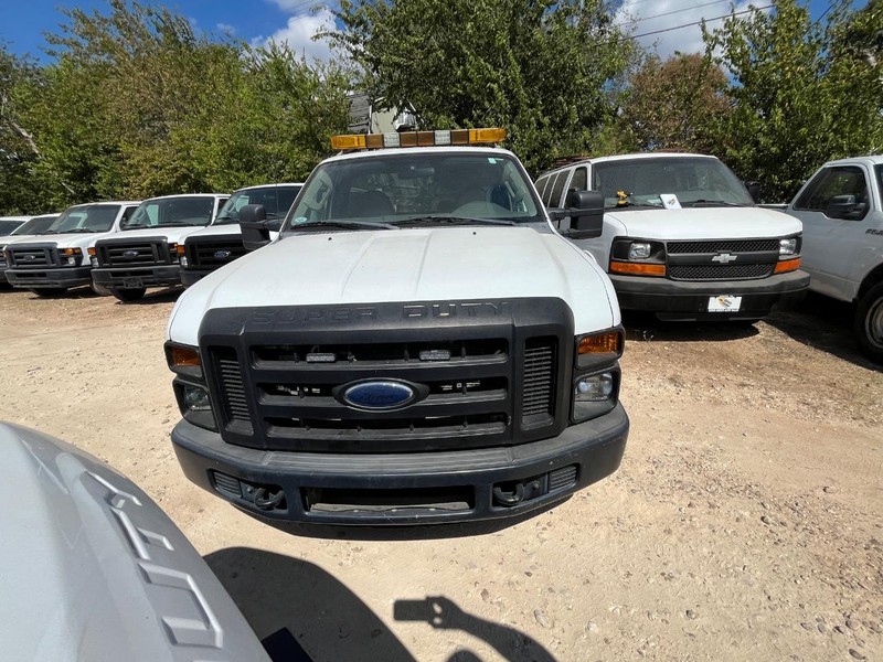 Ford Super Duty F-250 SRW Vehicle Image 02