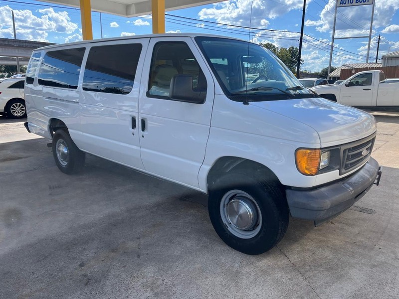 Ford Econoline Wagon Vehicle Image 03