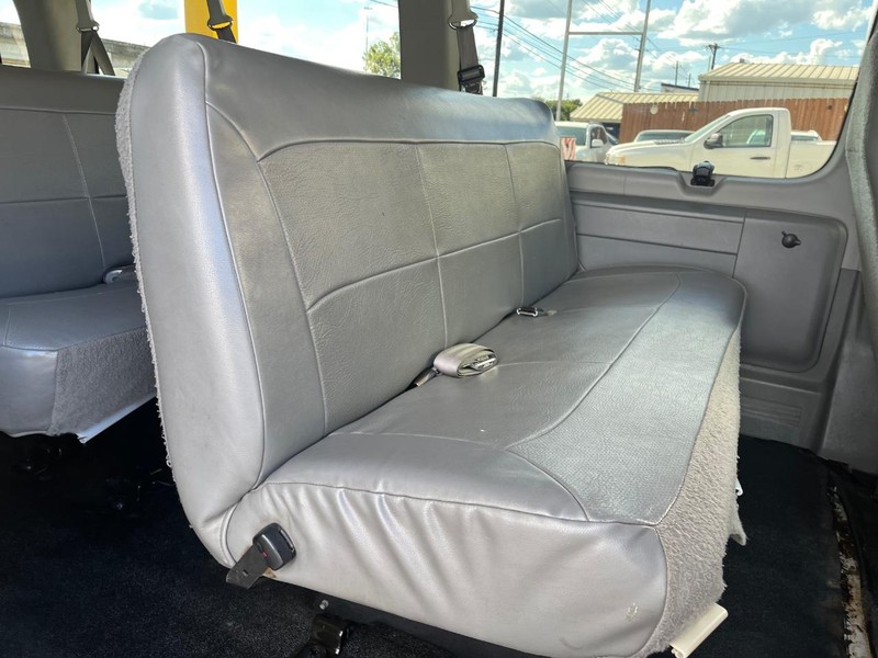 Ford Econoline Wagon Vehicle Image 10