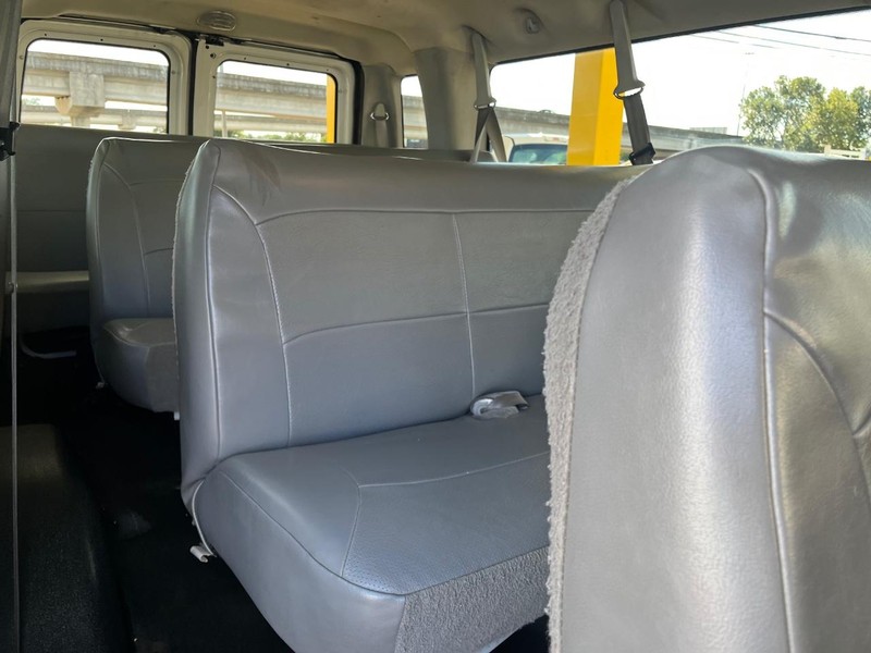 Ford Econoline Wagon Vehicle Image 11