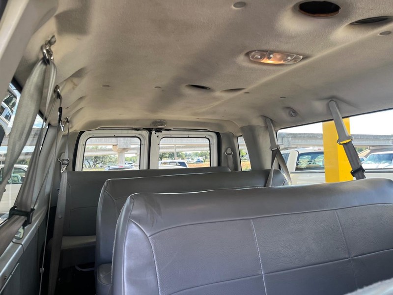 Ford Econoline Wagon Vehicle Image 12