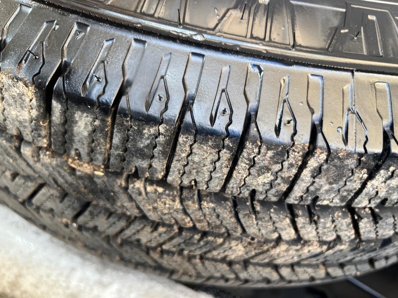 Ford Econoline Wagon Vehicle Image 15