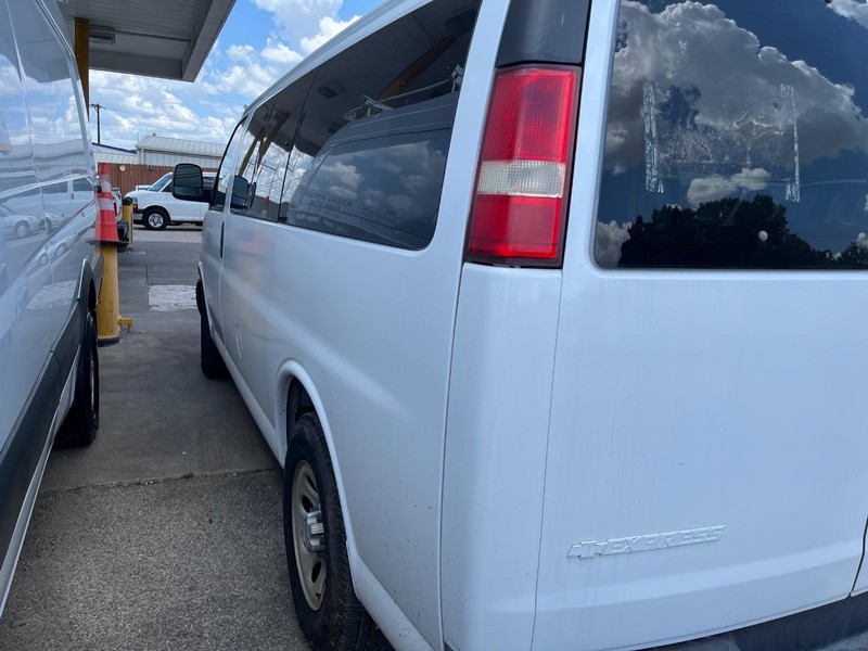 Chevrolet Express Cargo Van Vehicle Image 06