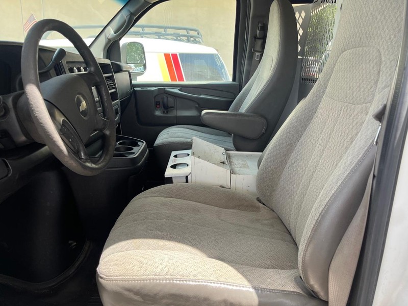 Chevrolet Express Cargo Van Vehicle Image 08