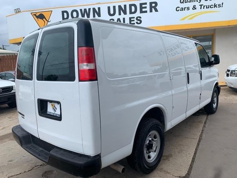 Chevrolet Express Cargo Van Vehicle Image 03