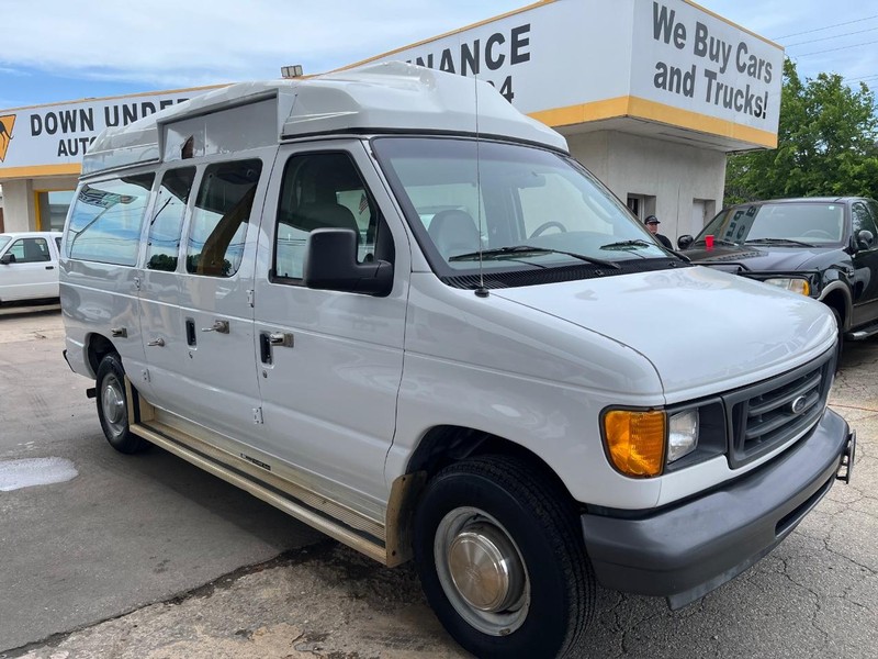 Ford Econoline Wagon Vehicle Image 03