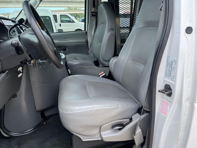 Ford Econoline Wagon Vehicle Image 07