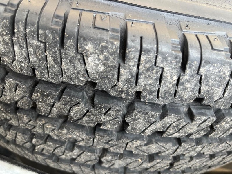 Ford Econoline Wagon Vehicle Image 14