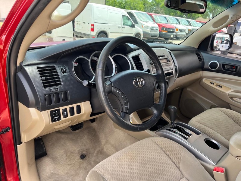 Toyota Tacoma Vehicle Image 08